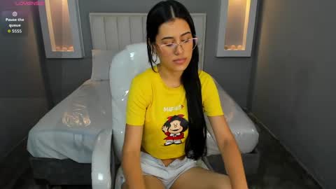 Keily Bennet online show from April 15, 2026, 6:15 pm