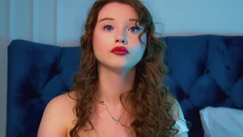 Keira online show from April 23, 2026, 6:32 pm