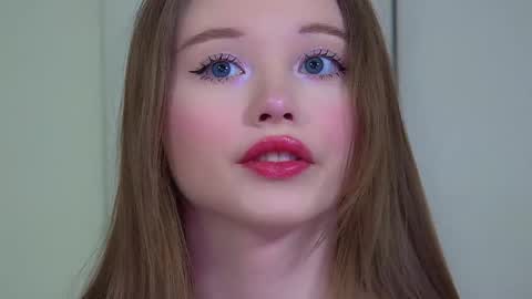 Keira online show from April 26, 2026, 6:22 am