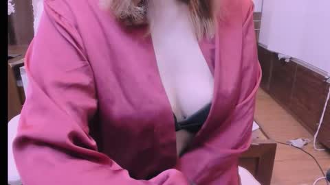 Kelly online show from April 18, 2026, 4:05 am