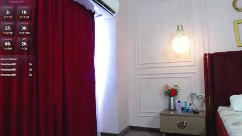 Snapshot of kelly_bliss chatting on October 13, 2025, 12:05 pm Kelly online show from October 13, 2025, 12:05 pm