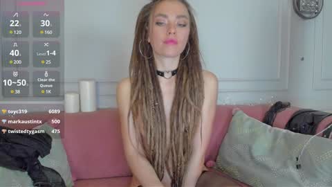 Snapshot of kellyfouler chatting on December 8, 2024, 7:32 pm KellyFouler online show from December 8, 2024, 7:32 pm