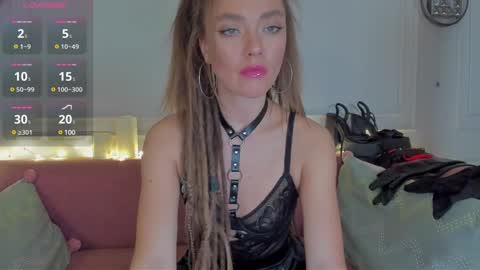 Snapshot of kellyfouler chatting on February 7, 2025, 1:53 pm KellyFouler online show from February 7, 2025, 1:53 pm