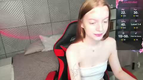 kellymeoww online show from July 19, 2026, 6:39 am