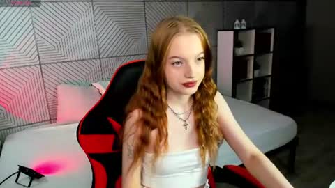 kellymeoww online show from July 28, 2026, 7:04 am