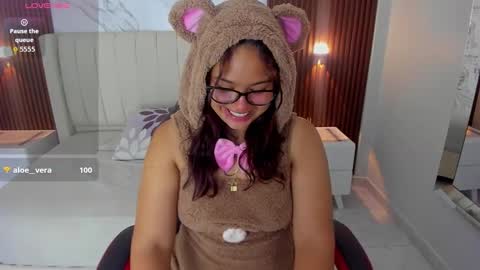 Snapshot of kellynovoa chatting on November 25, 2025, 4:01 am KELLY online show from November 25, 2025, 4:01 am