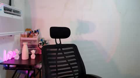 KELLY MCDOLEN online show from July 25, 2026, 1:41 pm
