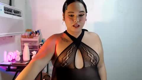KELLY MCDOLEN online show from July 26, 2026, 1:40 pm