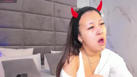 kellyy_bern online show from November 28, 2025, 12:35 am