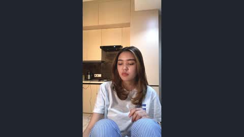 Luna online show from April 15, 2026, 7:58 pm