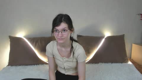 Kelsirabenold online show from March 17, 2026, 4:50 am