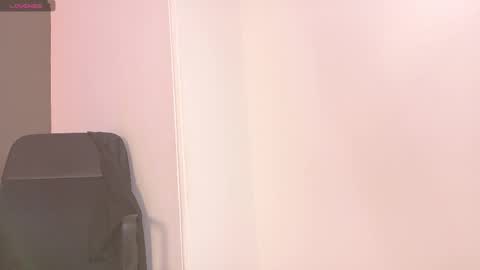   online show from November 3, 2025, 11:22 am