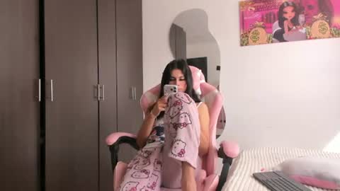 Snapshot of kendal_hot1 chatting on July 1, 2026, 7:57 pm Aleja3 online show from July 1, 2026, 7:57 pm