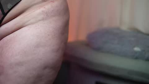  Kendal  online show from November 8, 2025, 9:13 pm