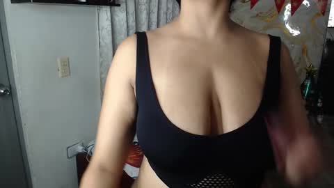 kendall  online show from December 19, 2025, 5:47 am