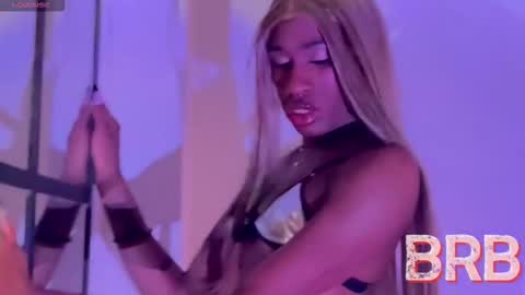 kendallgil_ online show from October 27, 2025, 5:00 am