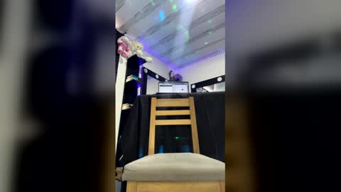 Snapshot of kendallsweetxx chatting on April 14, 2026, 2:34 pm Kendall online show from April 14, 2026, 2:34 pm