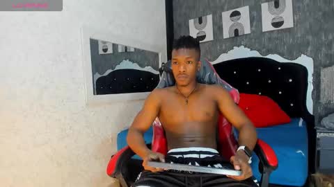 Kender online show from October 28, 2025, 8:33 pm