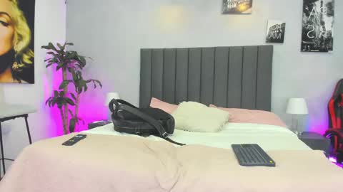 Snapshot of kendra_london chatting on April 28, 2026, 11:15 am Kendra London online show from April 28, 2026, 11:15 am