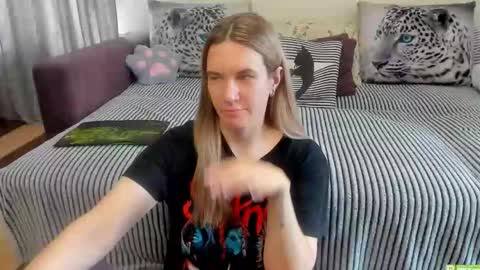 Snapshot of kendra_xx_ chatting on May 18, 2026, 4:29 am Kendra online show from May 18, 2026, 4:29 am