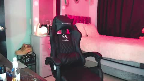 Chriss Morales online show from February 10, 2025, 11:13 pm