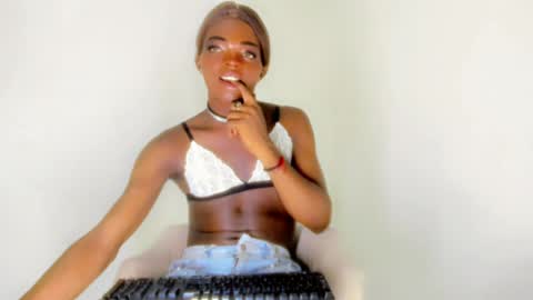 kenia_nihiara online show from July 28, 2026, 5:56 pm