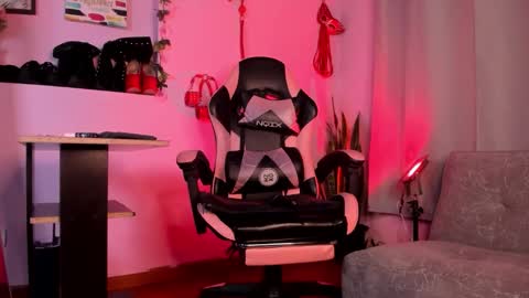 kenia_thompsom01 online show from March 24, 2026, 12:37 am