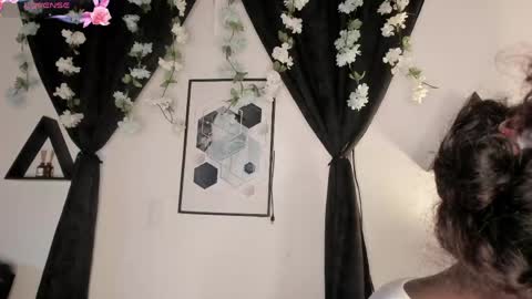 Snapshot of kentha_mitchellss chatting on April 24, 2026, 10:39 am KENTHA online show from April 24, 2026, 10:39 am