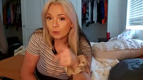 Snapshot of kenzieaspel chatting on July 29, 2026, 4:43 am Kenzie online show from July 29, 2026, 4:43 am
