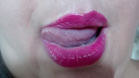 Snapshot of kerly_doll chatting on January 10, 2025, 8:59 pm K E R L Y online show from January 10, 2025, 8:59 pm