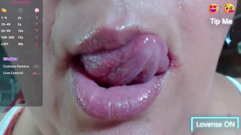 Snapshot of kerly_doll chatting on March 1, 2025, 10:10 pm K E R L Y online show from March 1, 2025, 10:10 pm