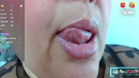 Snapshot of kerly_doll chatting on March 10, 2025, 3:52 pm K E R L Y online show from March 10, 2025, 3:52 pm