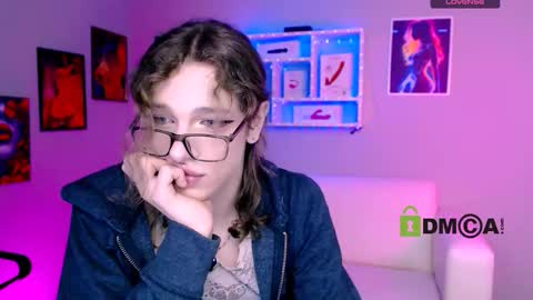 kevi here online show from November 17, 2025, 8:03 pm