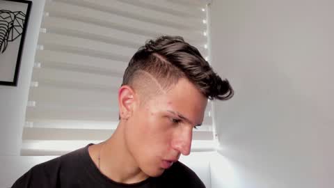 Snapshot of kevin_ahs1 chatting on December 13, 2024, 8:04 pm Kevin Ahs online show from December 13, 2024, 8:04 pm