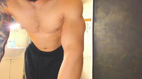 Snapshot of kevin_muscle1 chatting on March 21, 2026, 6:22 pm Kevin online show from March 21, 2026, 6:22 pm