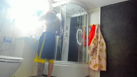 Snapshot of kevin_muscle1 chatting on April 6, 2026, 7:04 pm Kevin online show from April 6, 2026, 7:04 pm