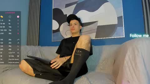 Snapshot of kevinn_blue chatting on September 30, 2025, 9:53 pm Sexy Hot Kevin online show from September 30, 2025, 9:53 pm