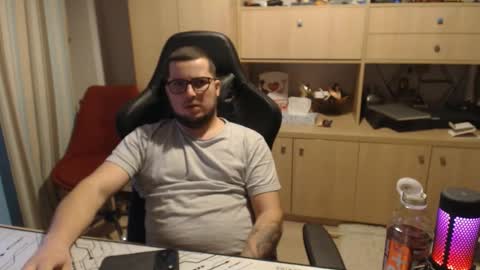 Kevinn online show from October 15, 2025, 7:25 pm