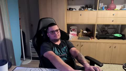 Kevinn online show from October 18, 2025, 7:03 pm