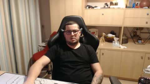 Kevinn online show from November 19, 2025, 4:40 pm