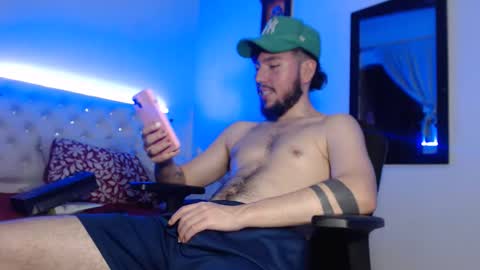 kevinsantiag0 online show from December 21, 2025, 12:07 am