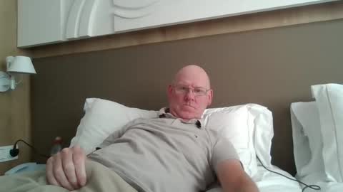 kevlooking4sez online show from October 15, 2025, 3:56 pm