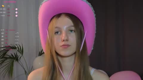 Snapshot of keylalong chatting on February 14, 2025, 6:19 pm Hi Im Mary Glad to see you in my room PVT is open online show from February 14, 2025, 6:19 pm