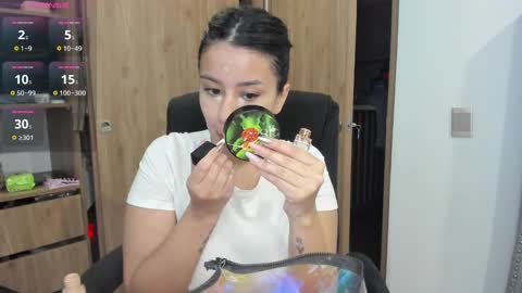 Snapshot of keyn_laurent_ chatting on December 26, 2024, 12:14 am Laura online show from December 26, 2024, 12:14 am