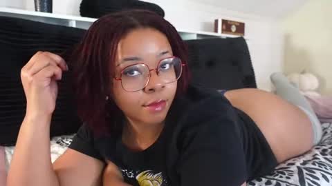 Snapshot of khayaparker chatting on November 10, 2025, 7:46 pm Khaya online show from November 10, 2025, 7:46 pm