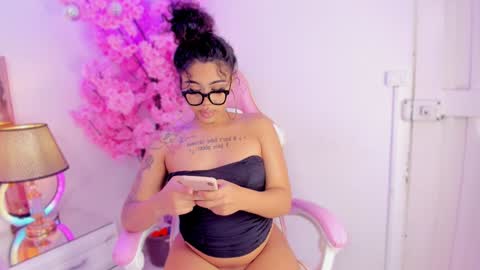 Khelany Isyy  online show from December 5, 2024, 8:55 pm