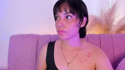 khloe_cute_ online show from October 4, 2025, 9:57 pm
