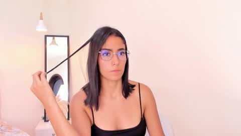 Khloe online show from April 9, 2026, 1:49 pm