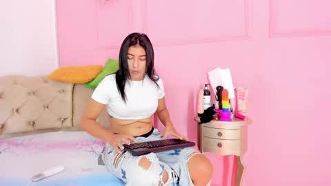 Khloe online show from December 10, 2024, 3:20 am