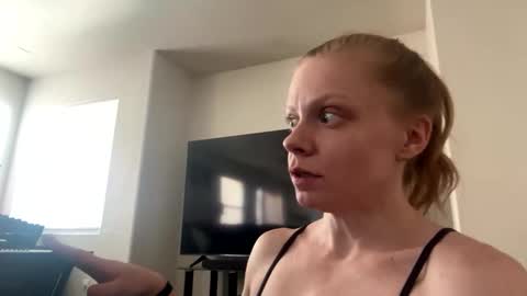 khloemariexoxo  online show from October 17, 2025, 5:48 pm